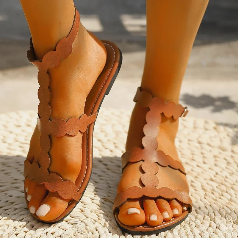 Celeste - Sandals with scalloped edges