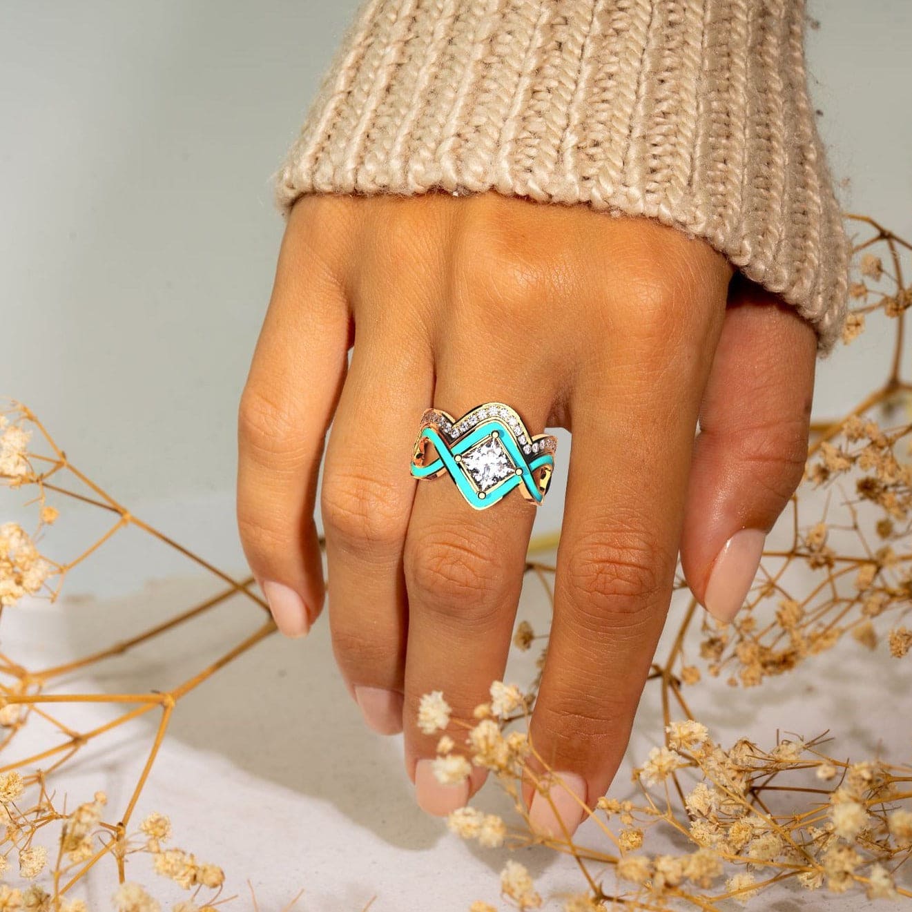 Arielle - Twisted ring with square crystal