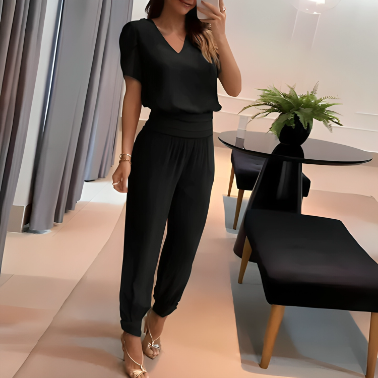 Trendy blouse and trousers set for women