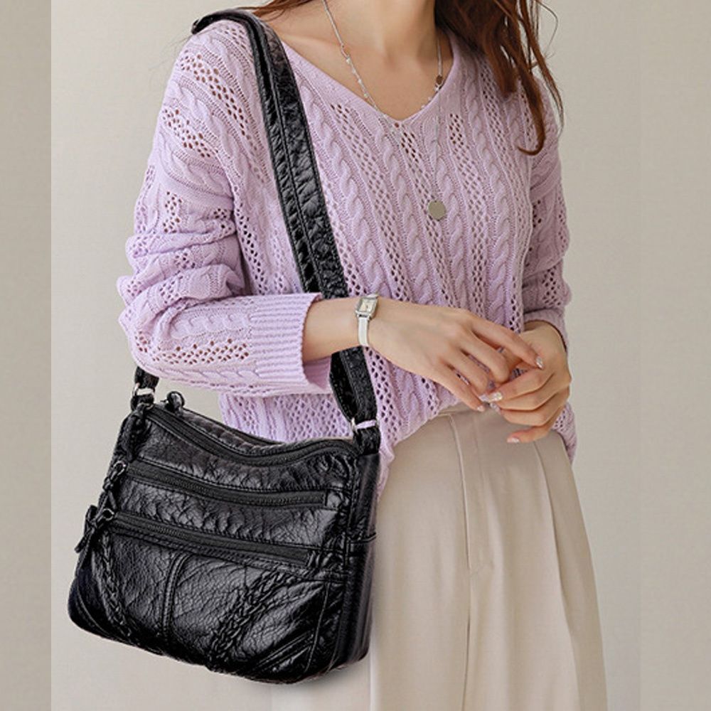 Casual shoulder bag in soft leather