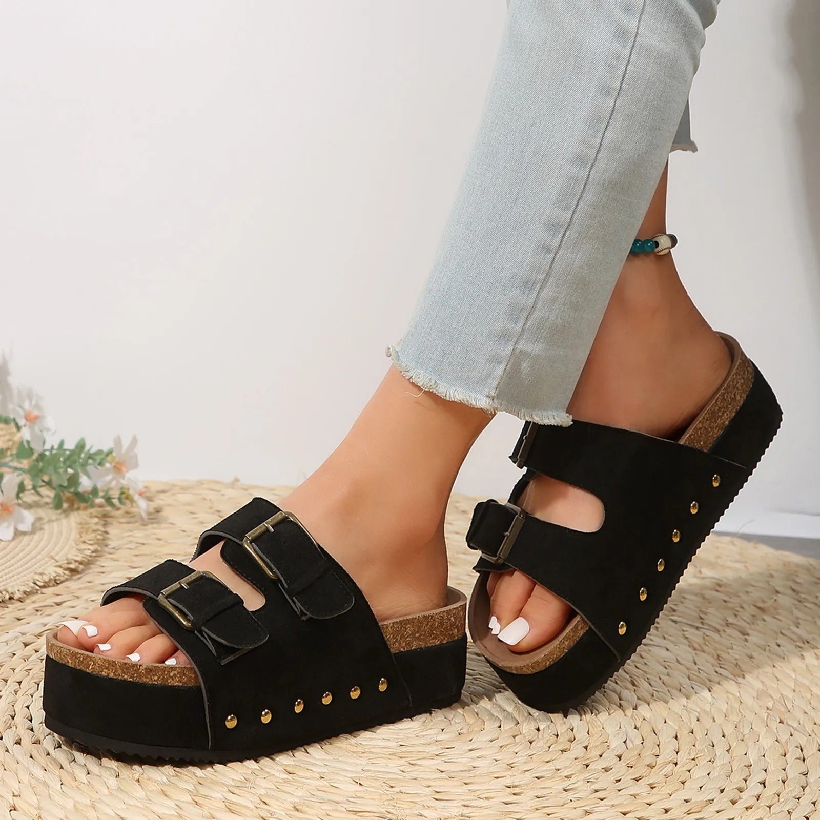 Leona - Sandals with double strap and buckle